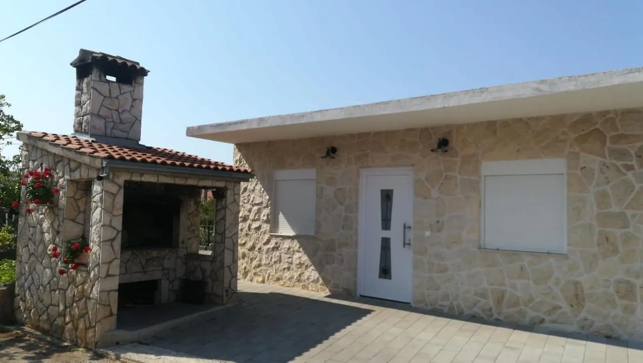 Apartamento Ana I Ljubo Sukošan 0*,  Croacia