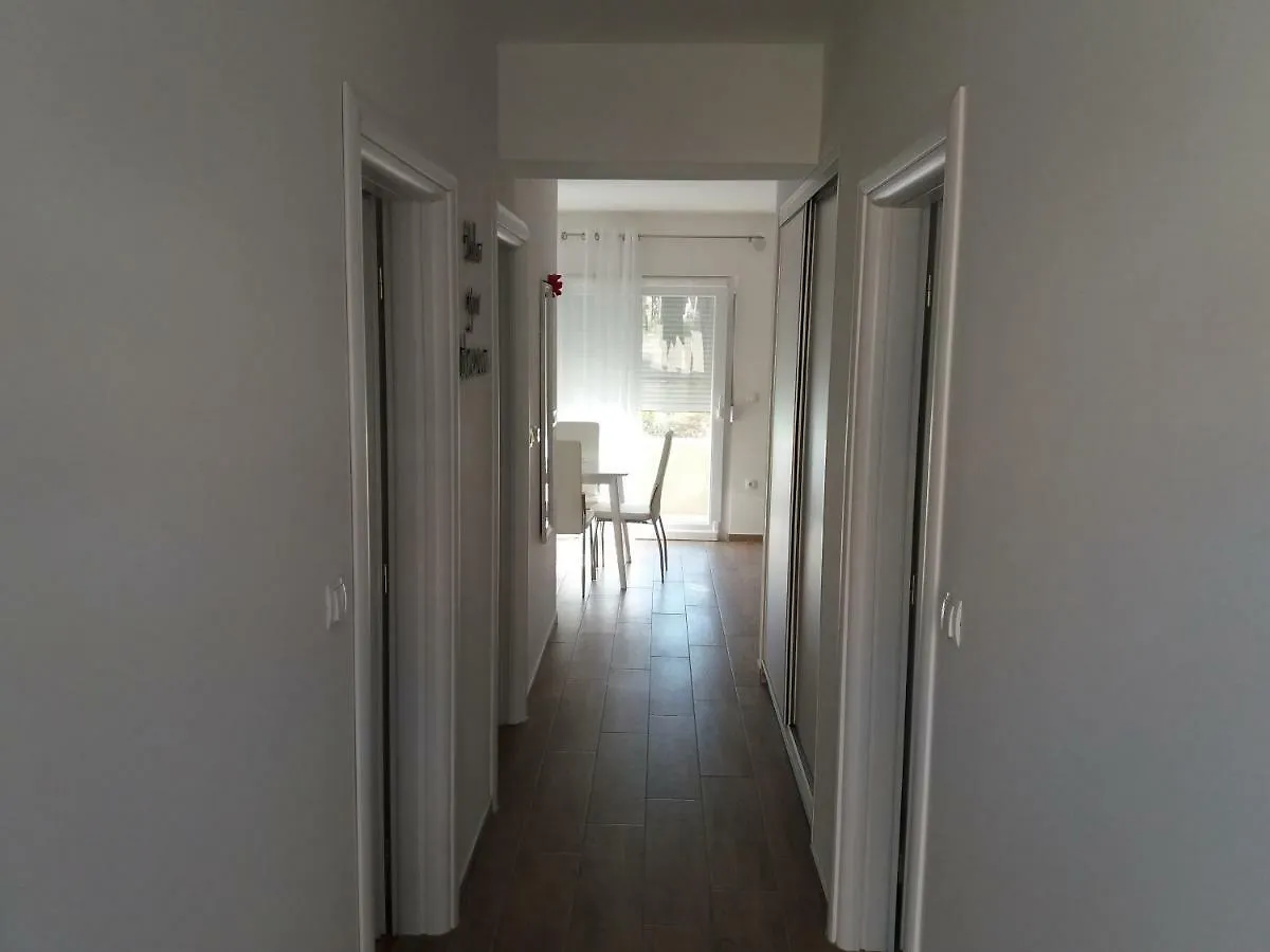 Apartamento Ana I Ljubo Sukošan 0*,